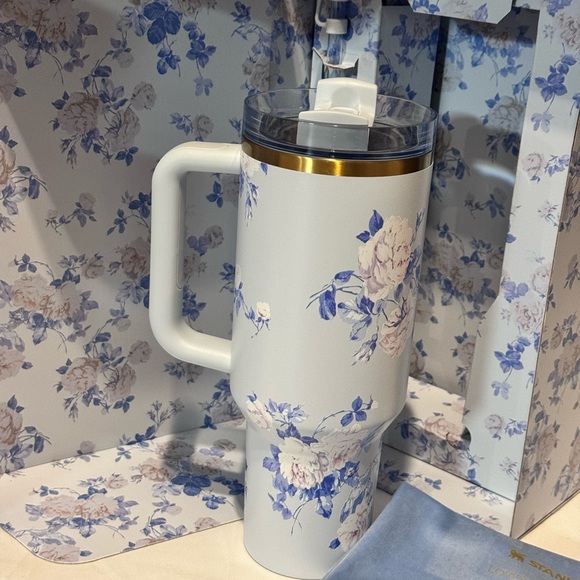 Everblooming Rosettes Pattern Stanley X LoveShackFancy 40oz - Picture 6 of 7